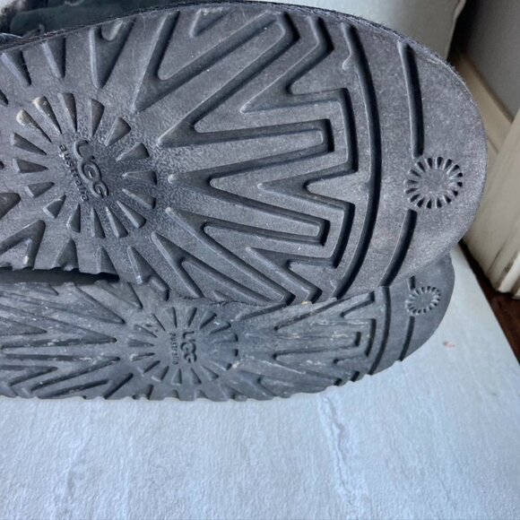 ** UGG kids size 4 women’s 5.5 Bailey bow black boots - Picture 8 of 10